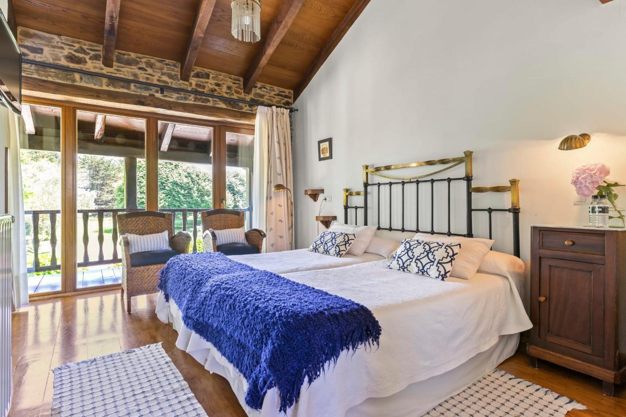 カストロポル カサ ペレヨン Bed & Breakfast エクステリア 写真